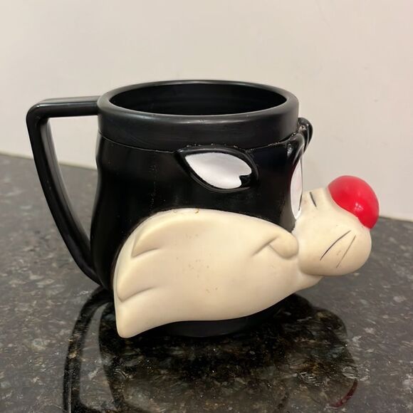 Warner Brothers Sylvester the Cat plastic character mug with handle. - Picture 3 of 6